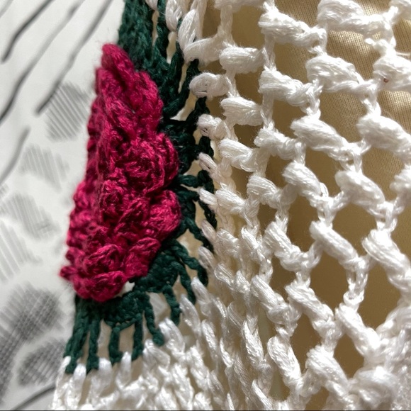 π Beautiful rose shoulder knit top - Picture 4 of 14